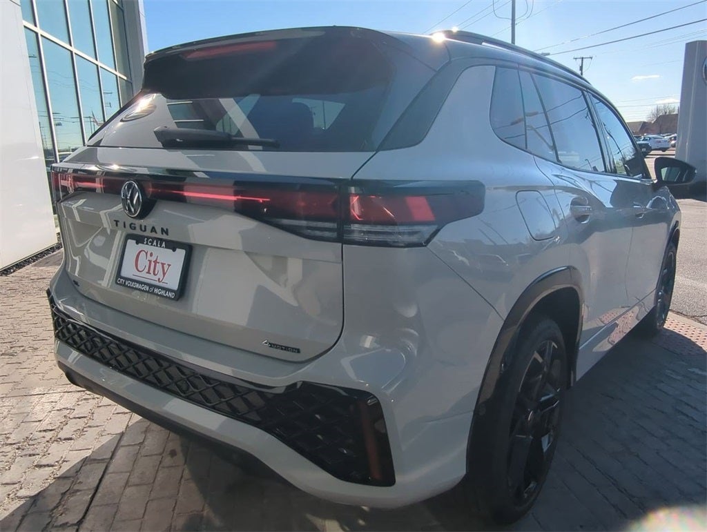 2026 Volkswagen Tiguan 2.0T SE R-Line Black