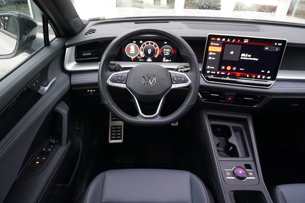2025 Volkswagen Tiguan 2.0T SE R-Line Black