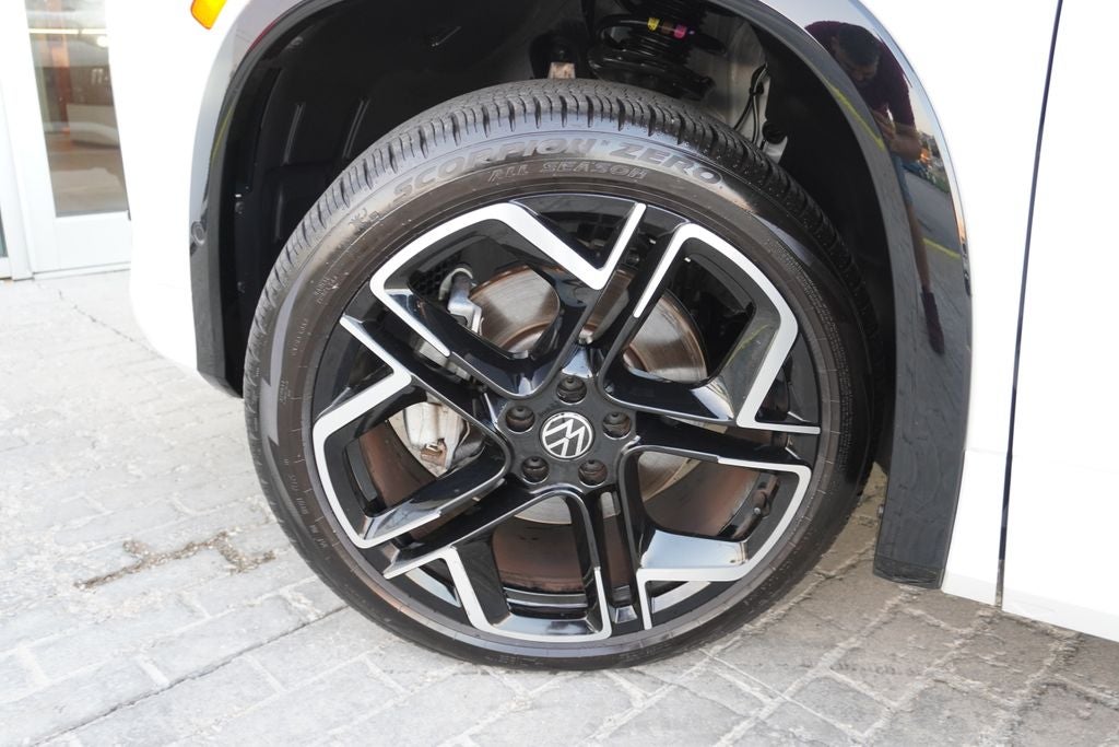 2025 Volkswagen Tiguan 2.0T SEL R-Line