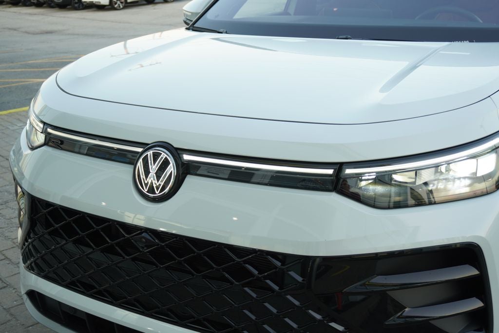2025 Volkswagen Tiguan 2.0T SEL R-Line