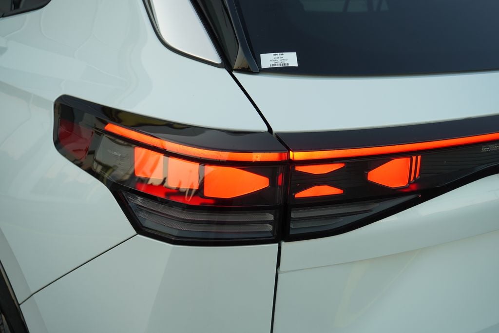 2025 Volkswagen Tiguan 2.0T SEL R-Line