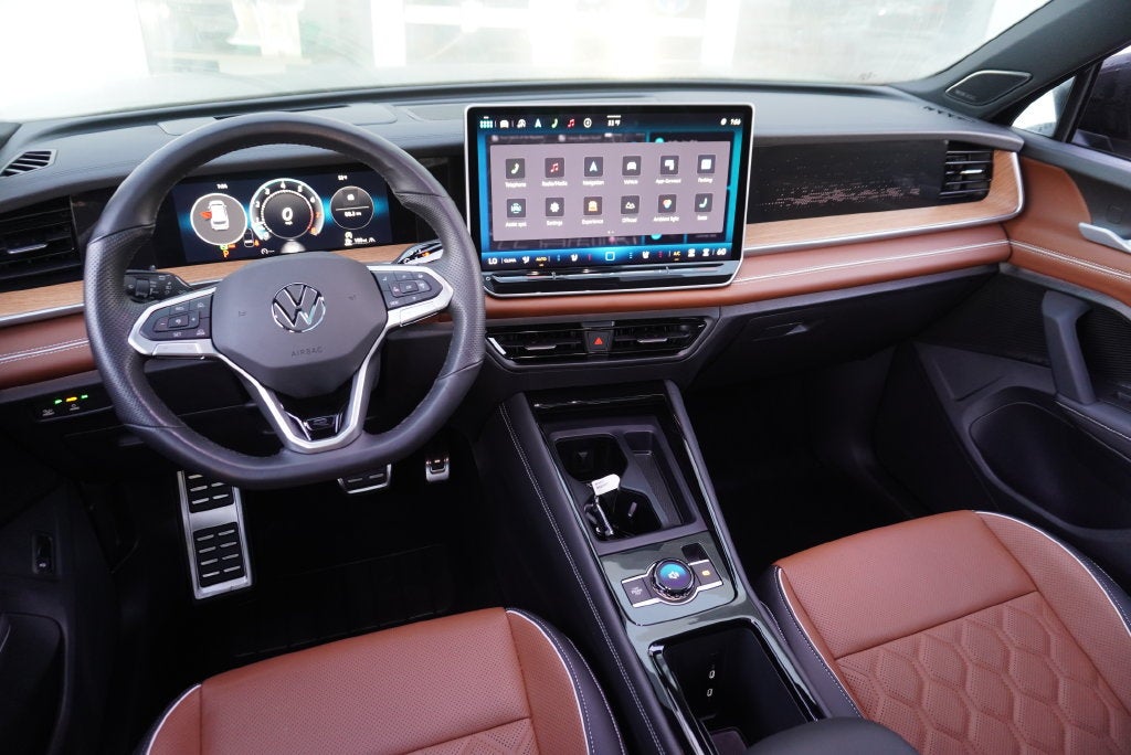 2025 Volkswagen Tiguan 2.0T SEL R-Line