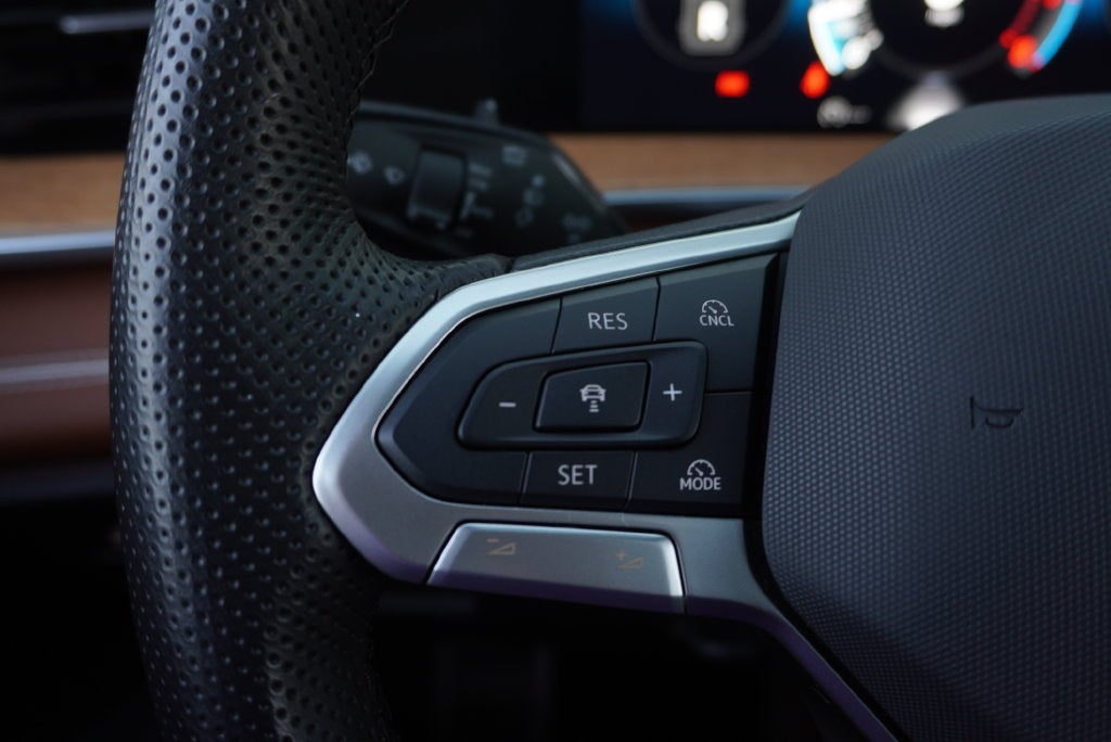 2025 Volkswagen Tiguan 2.0T SEL R-Line