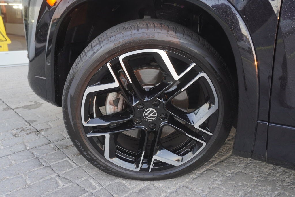 2025 Volkswagen Tiguan 2.0T SEL R-Line