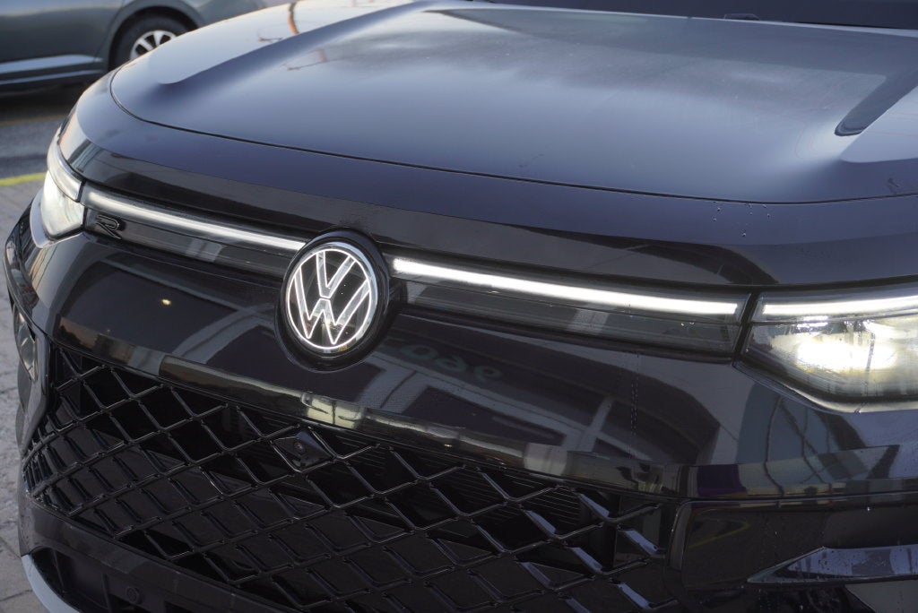 2025 Volkswagen Tiguan 2.0T SEL R-Line