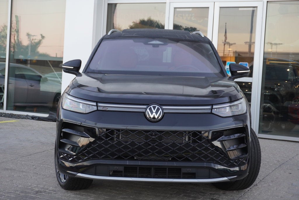 2025 Volkswagen Tiguan 2.0T SEL R-Line