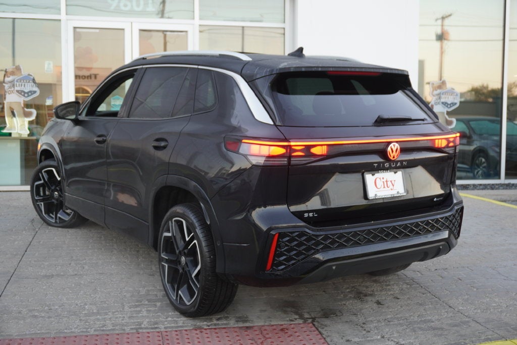 2025 Volkswagen Tiguan 2.0T SEL R-Line