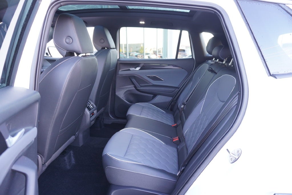 2025 Volkswagen Tiguan 2.0T SEL R-Line