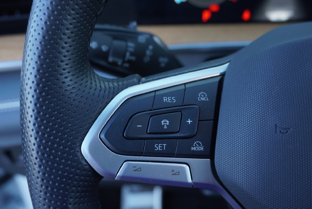 2025 Volkswagen Tiguan 2.0T SEL R-Line