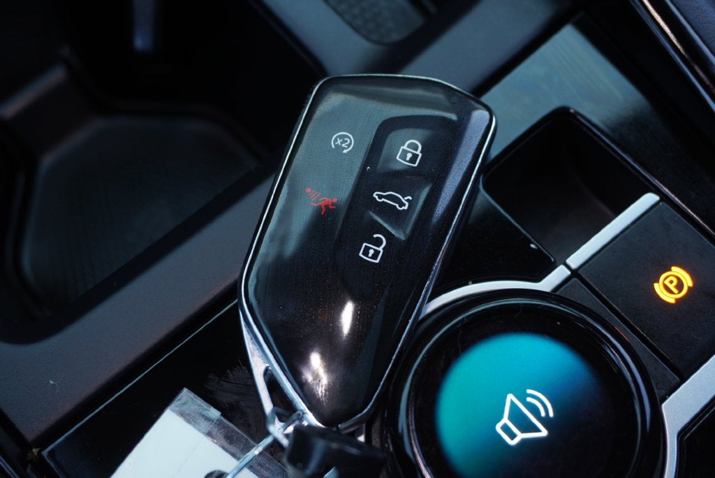2025 Volkswagen Tiguan 2.0T SEL R-Line