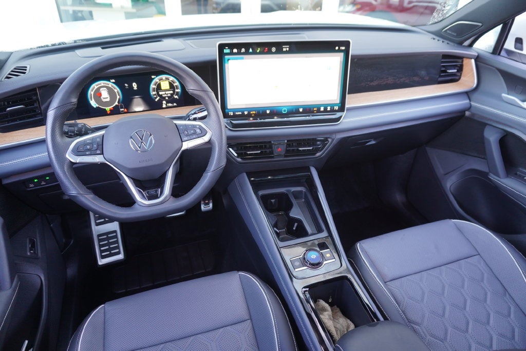 2025 Volkswagen Tiguan 2.0T SEL R-Line