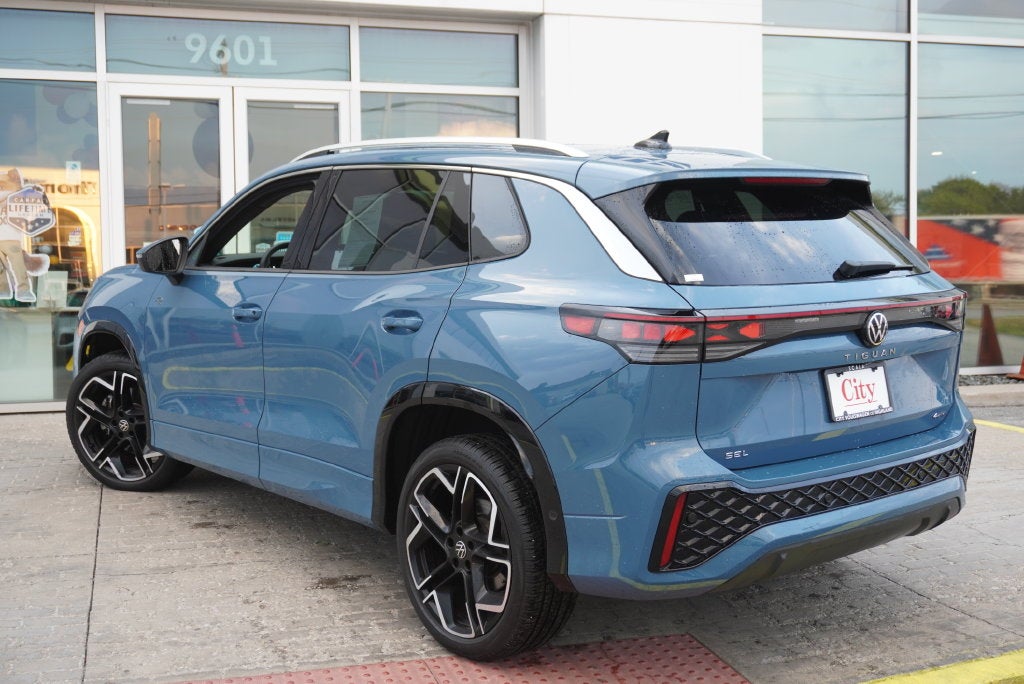 2025 Volkswagen Tiguan 2.0T SEL R-Line