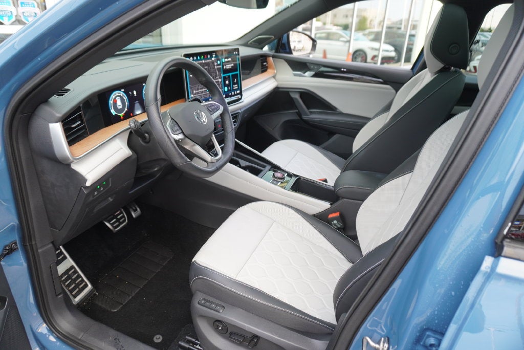2025 Volkswagen Tiguan 2.0T SEL R-Line