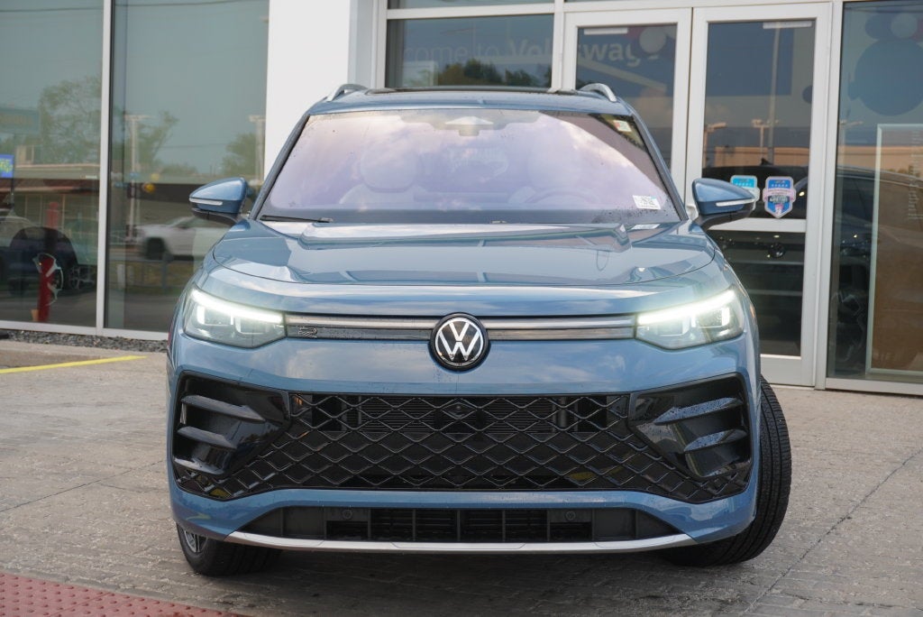 2025 Volkswagen Tiguan 2.0T SEL R-Line