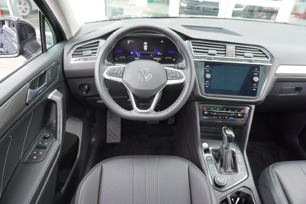 2023 Volkswagen Tiguan 2.0T SE