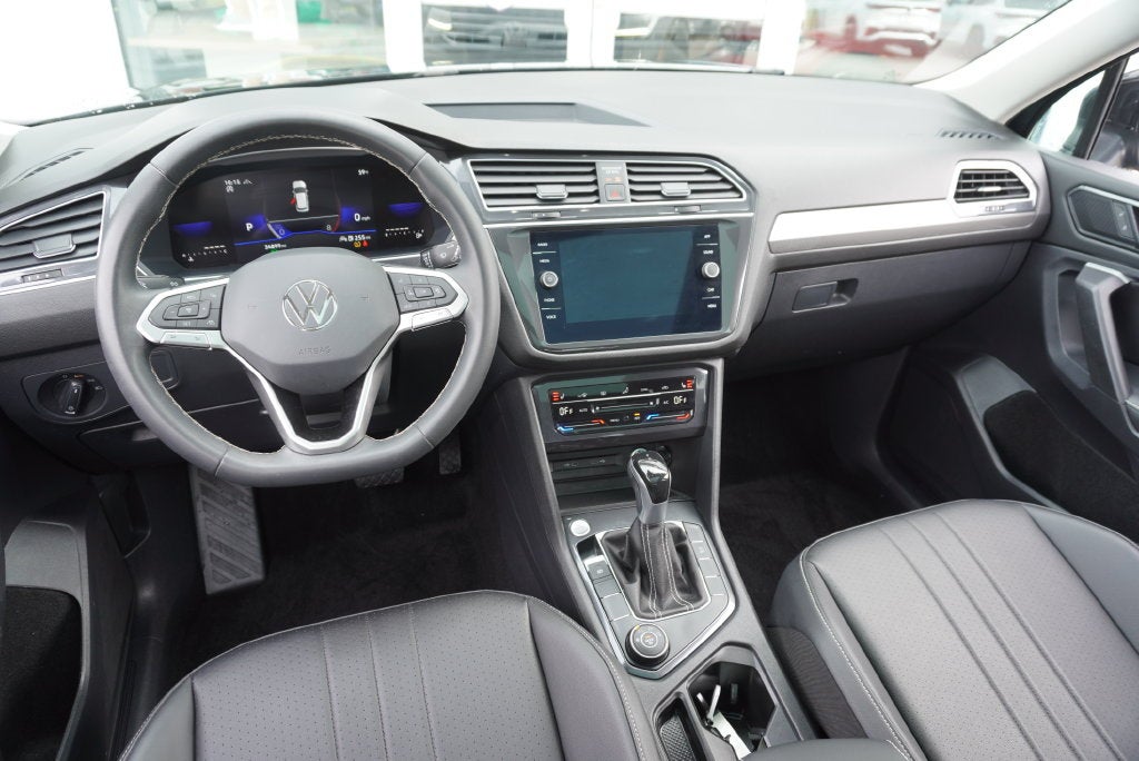 2023 Volkswagen Tiguan 2.0T SE