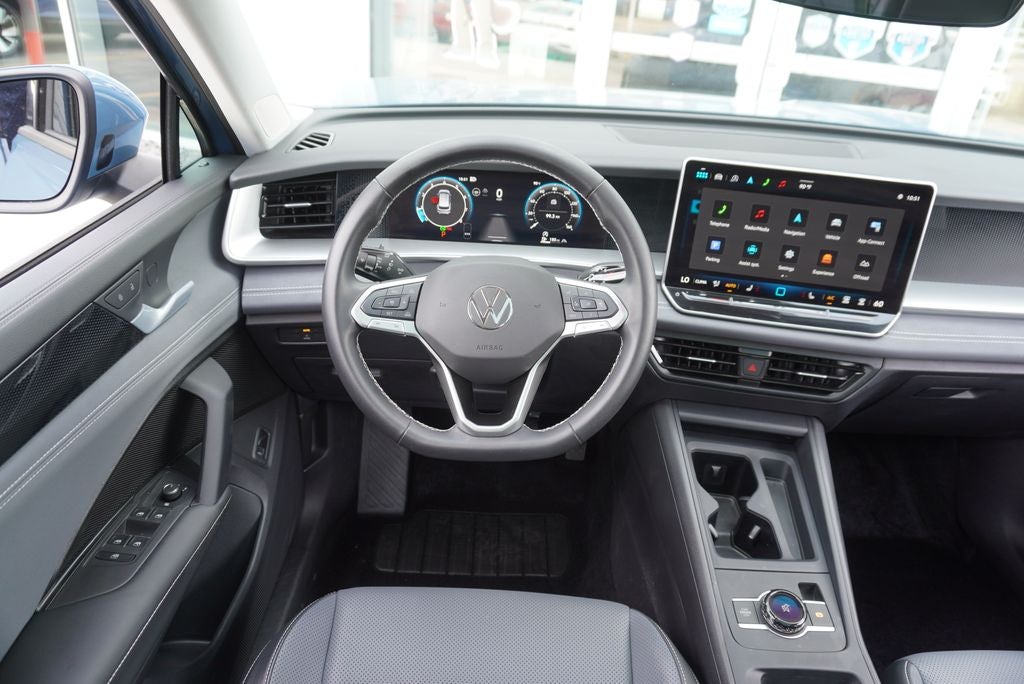 2025 Volkswagen Tiguan 2.0T SE