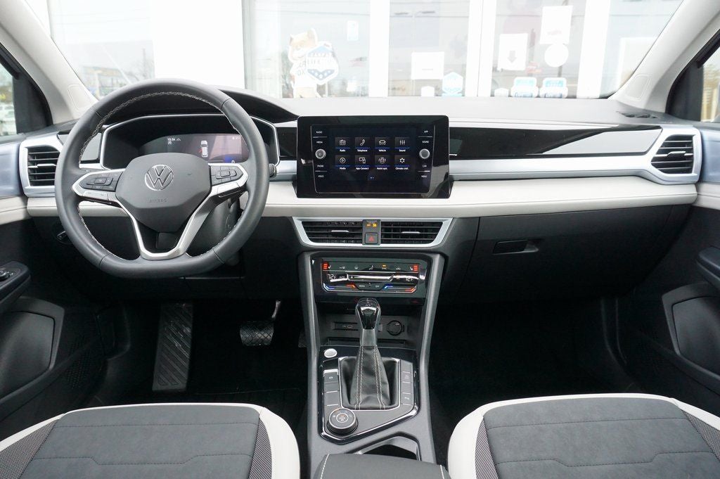 2025 Volkswagen Taos 1.5T SE