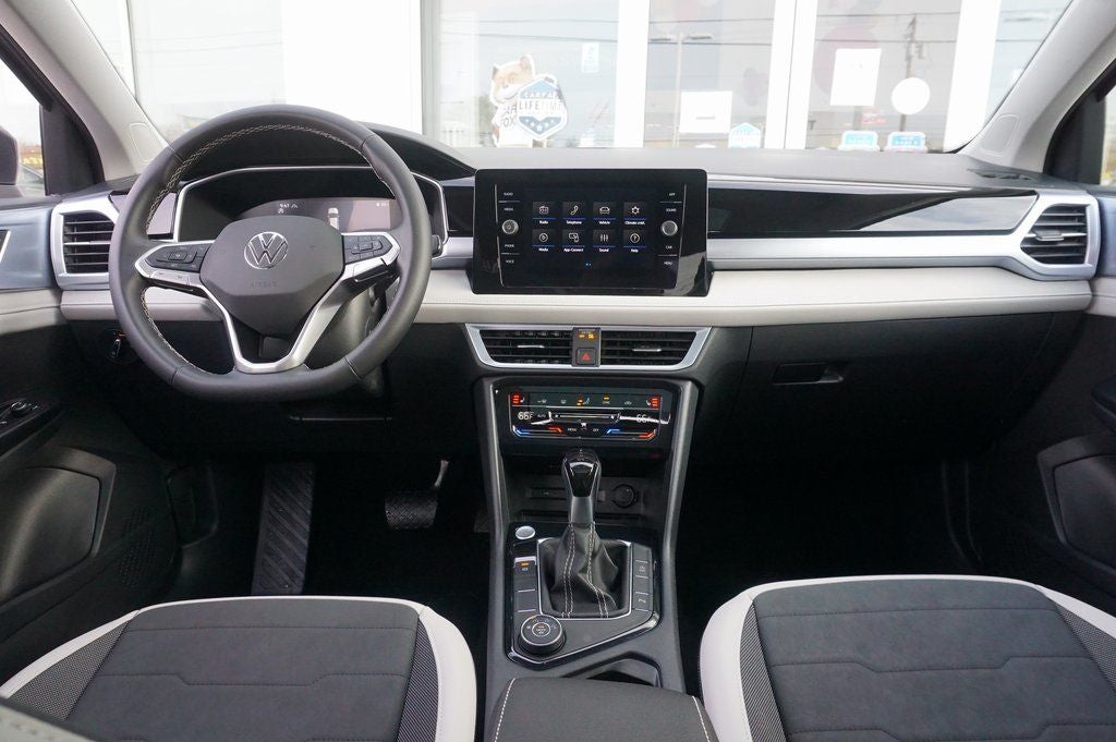 2025 Volkswagen Taos 1.5T SE