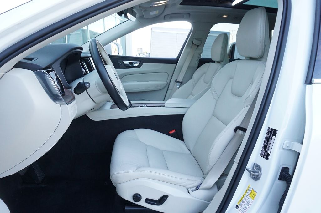 2022 Volvo XC60 B5 Momentum