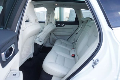 2022 Volvo XC60 B5 Momentum