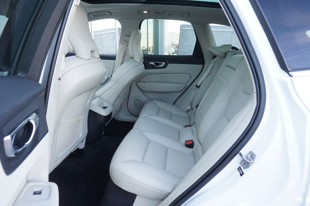2022 Volvo XC60 B5 Momentum