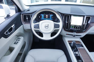 2022 Volvo XC60 B5 Momentum
