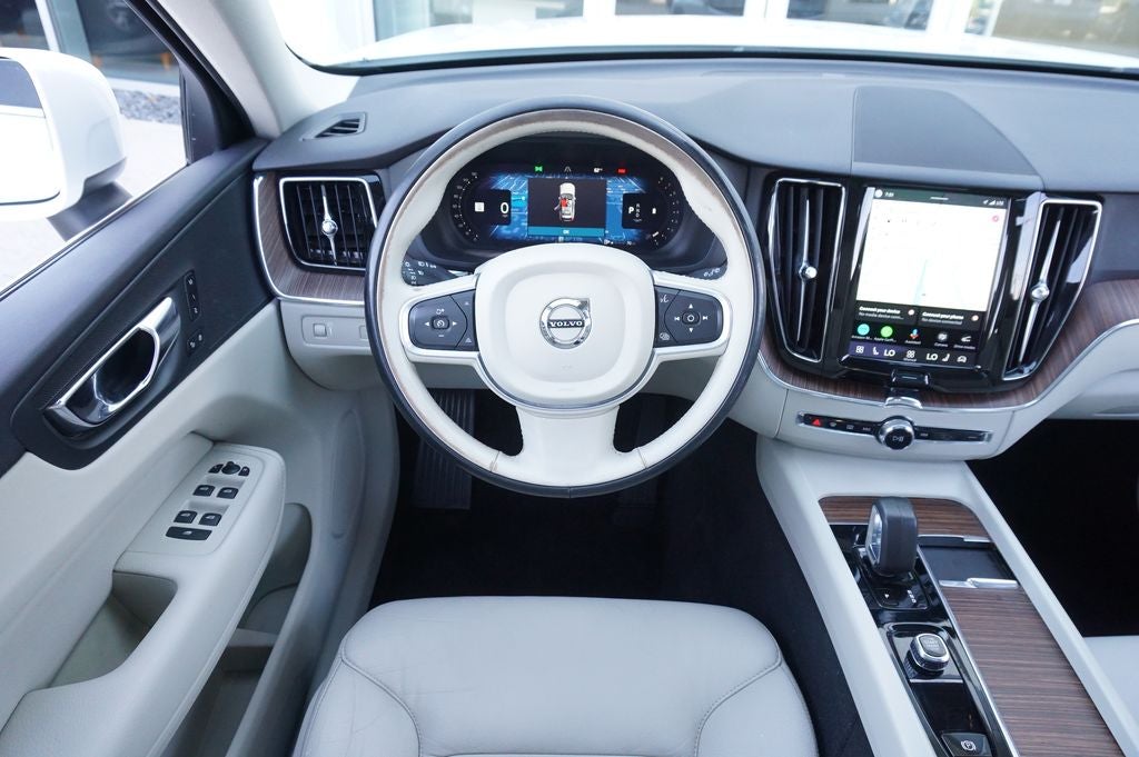 2022 Volvo XC60 B5 Momentum