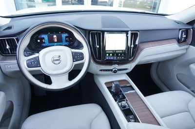 2022 Volvo XC60 B5 Momentum