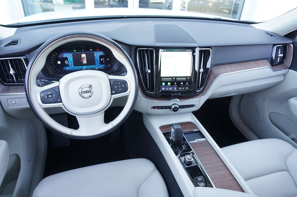 2022 Volvo XC60 B5 Momentum