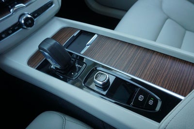 2022 Volvo XC60 B5 Momentum