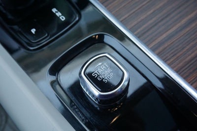 2022 Volvo XC60 B5 Momentum