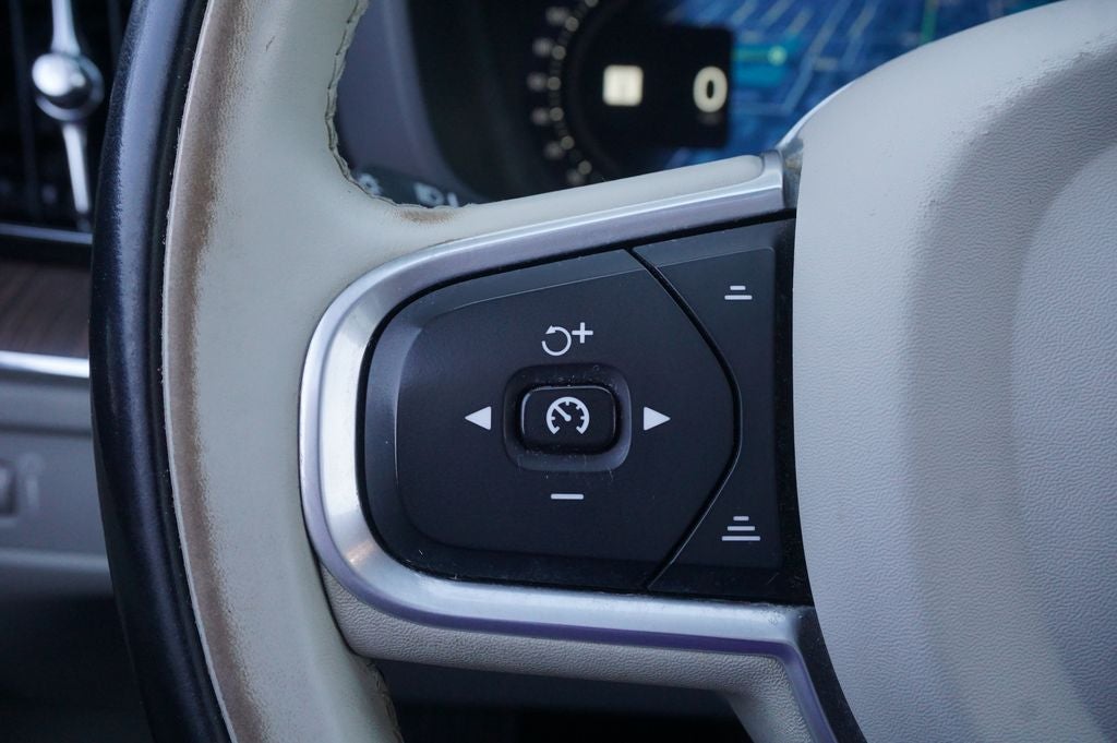 2022 Volvo XC60 B5 Momentum