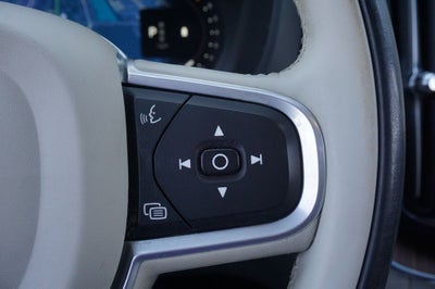 2022 Volvo XC60 B5 Momentum