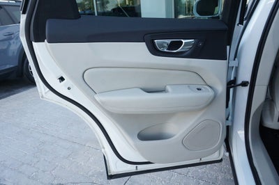 2022 Volvo XC60 B5 Momentum