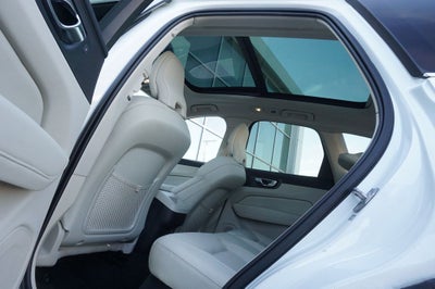 2022 Volvo XC60 B5 Momentum