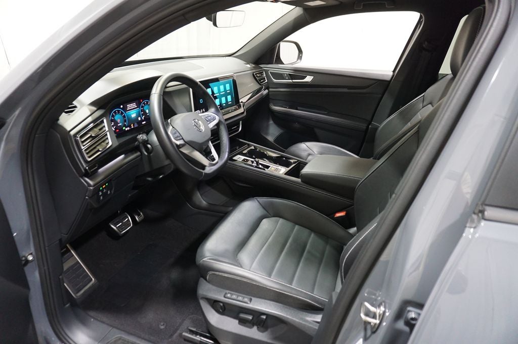 2026 Volkswagen Atlas Cross Sport 2.0T SEL R-Line Black