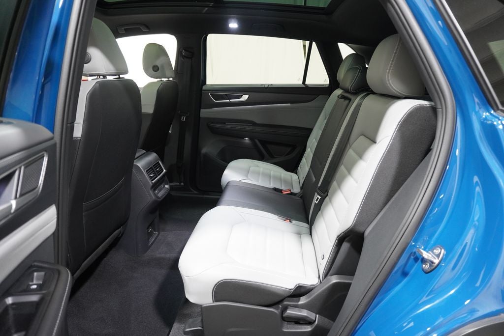2026 Volkswagen Atlas Cross Sport 2.0T SEL R-Line Black
