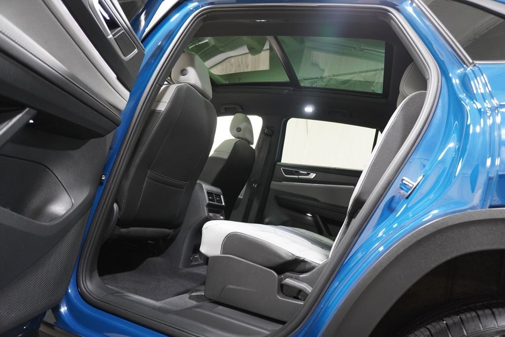 2026 Volkswagen Atlas Cross Sport 2.0T SEL R-Line Black
