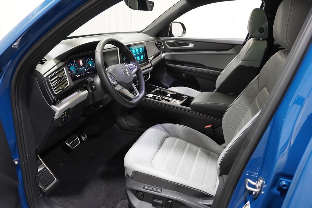 2026 Volkswagen Atlas Cross Sport 2.0T SEL R-Line Black