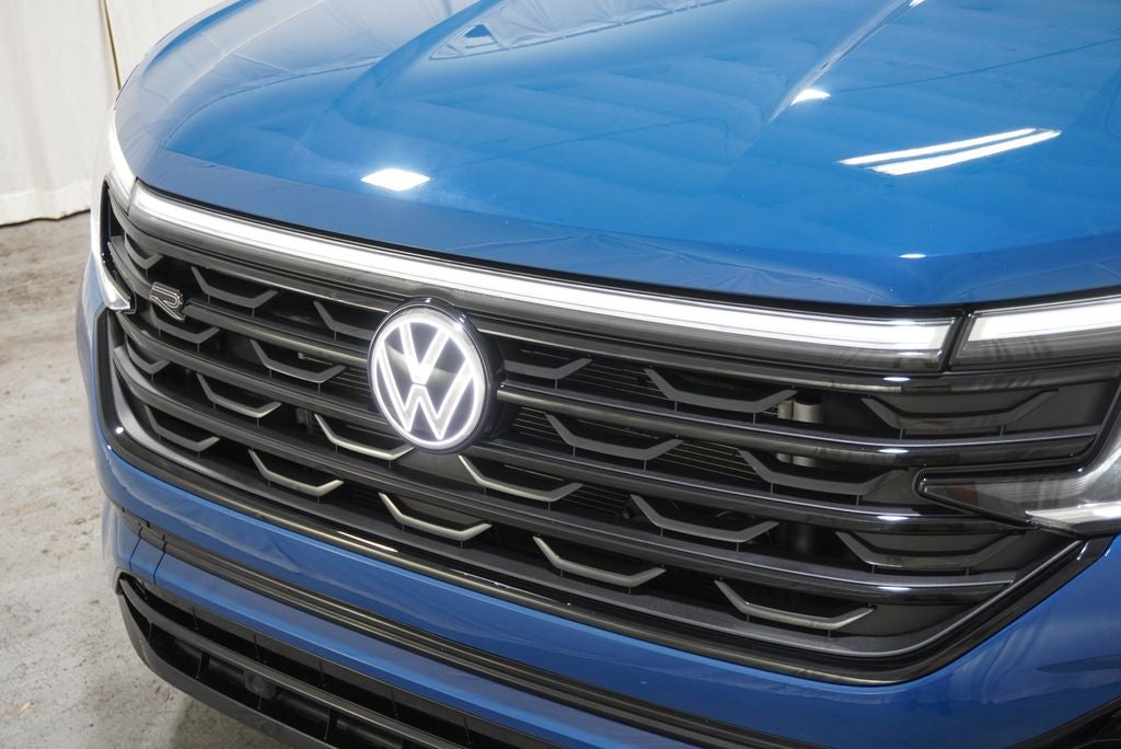 2026 Volkswagen Atlas Cross Sport 2.0T SEL R-Line Black