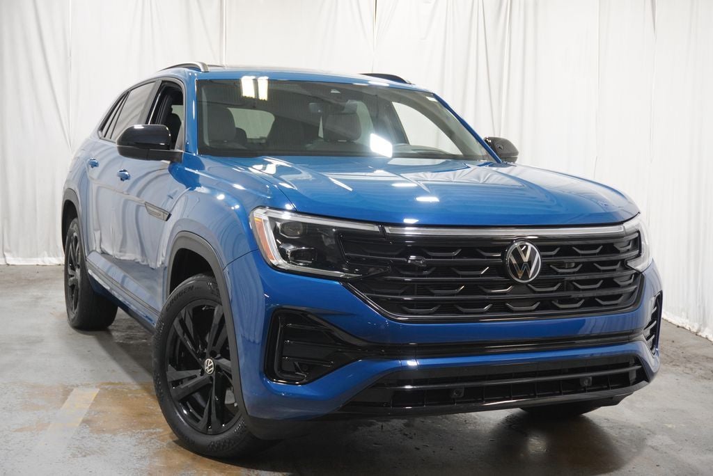 2026 Volkswagen Atlas Cross Sport 2.0T SEL R-Line Black