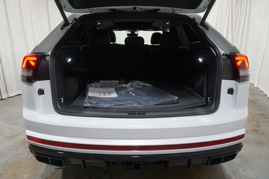 2026 Volkswagen Atlas Cross Sport 2.0T SEL R-Line Black