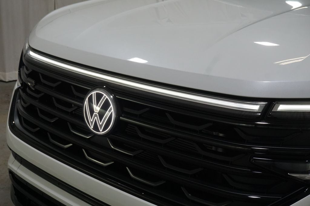 2026 Volkswagen Atlas Cross Sport 2.0T SEL R-Line Black