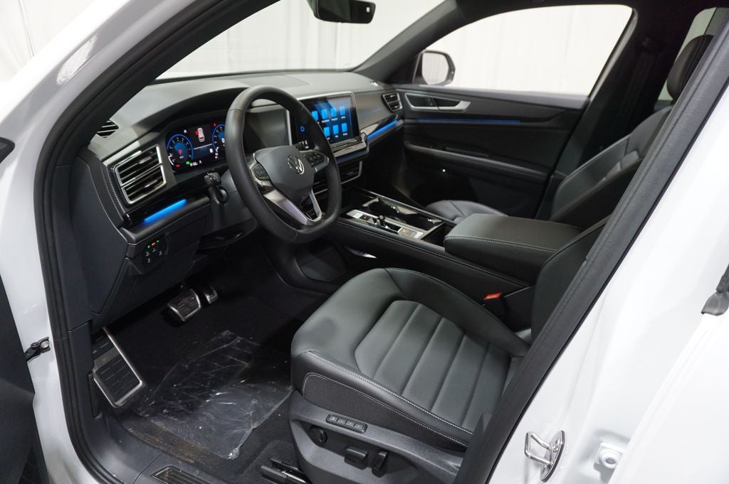 2026 Volkswagen Atlas Cross Sport 2.0T SEL R-Line Black