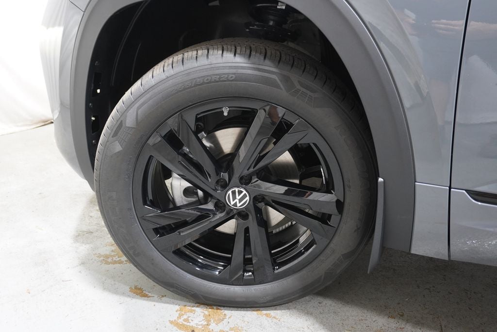 2026 Volkswagen Atlas Cross Sport 2.0T SEL R-Line Black