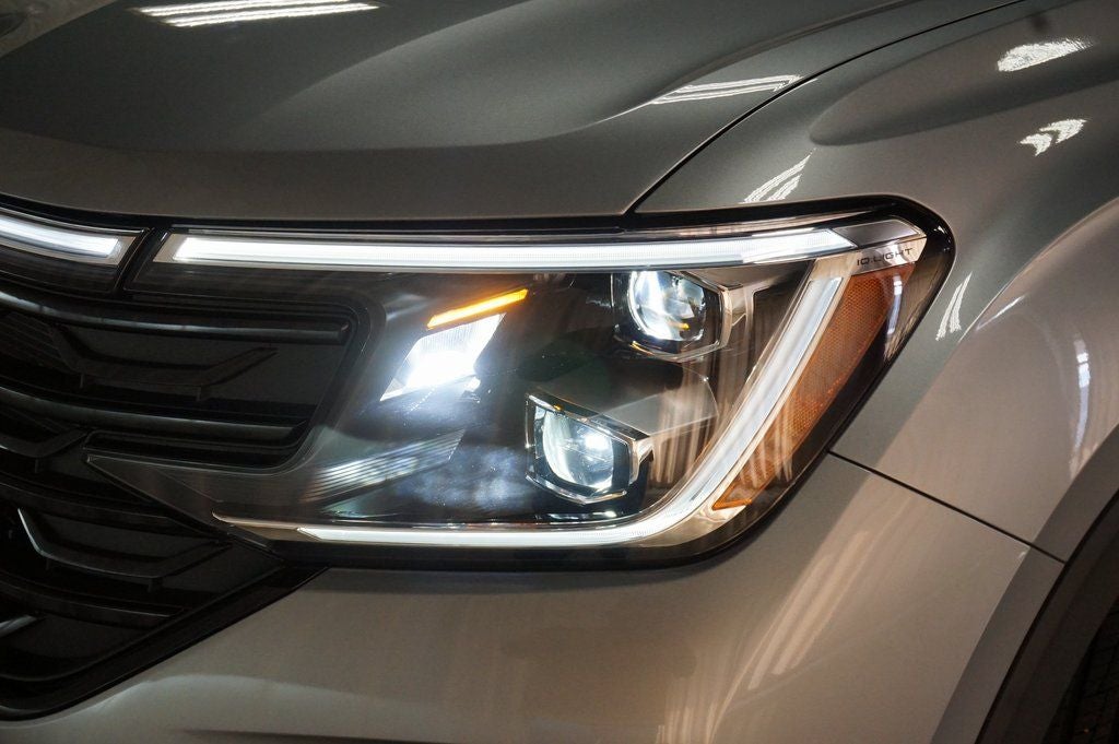 2026 Volkswagen Atlas Cross Sport 2.0T SEL R-Line Black