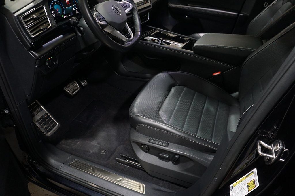 2024 Volkswagen Atlas Cross Sport 2.0T SEL R-Line