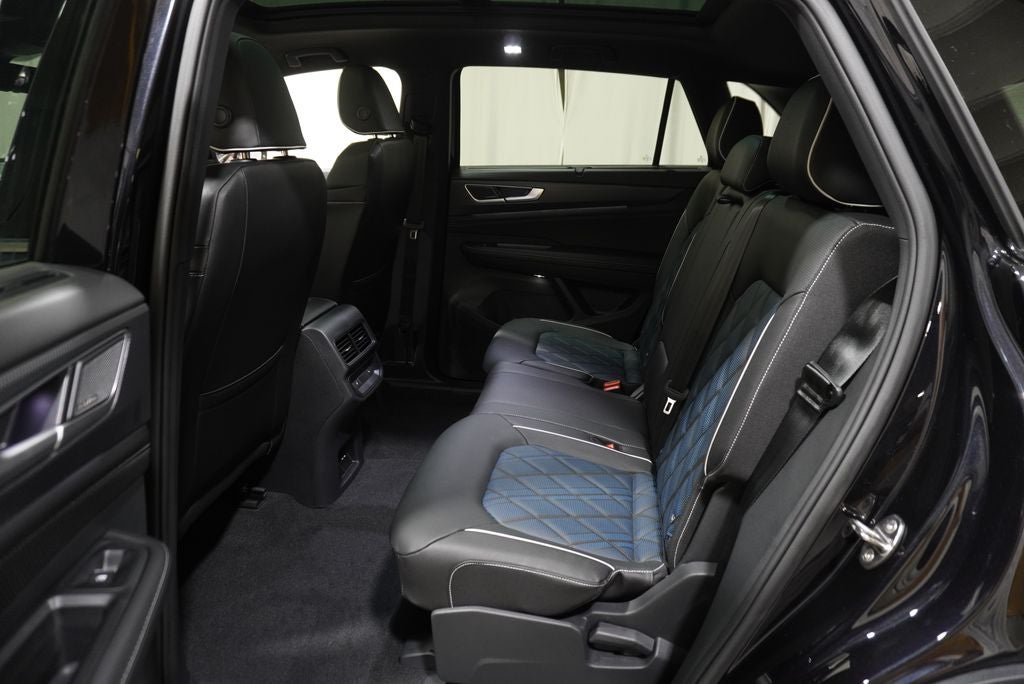 2026 Volkswagen Atlas Cross Sport SEL Premium R-Line