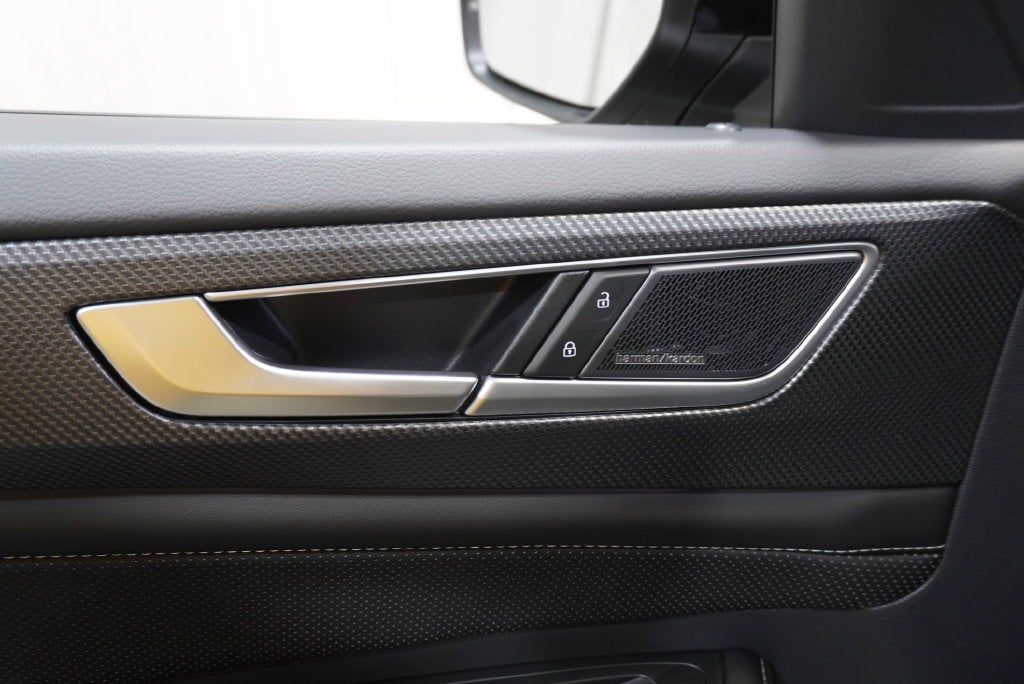 2026 Volkswagen Atlas Cross Sport SEL Premium R-Line